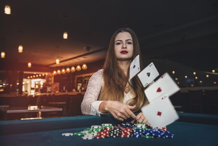 Antarmuka aplikasi erek93 menampilkan permainan slot populer dan turnamen mingguan.